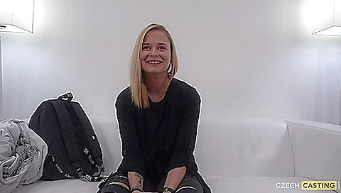 Aneta, Casting